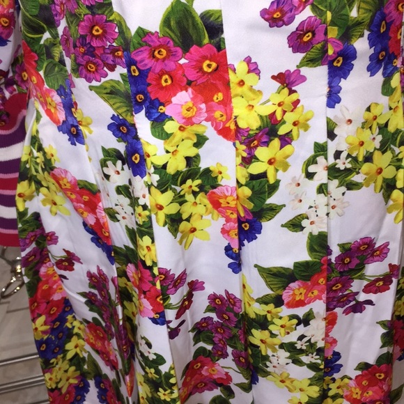 Beautiful Floral Dress - Picture 5 of 8